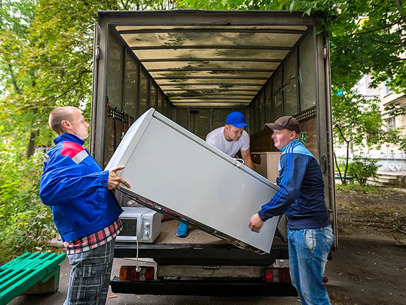 Заказать грузовой автомобиль для доставки вещей : Мебель из Кемерова в Югорск